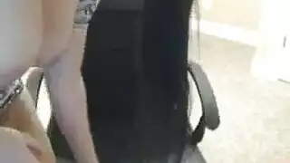 ميلف ممحونة تستمني وتقذف وتغرق الكرسي