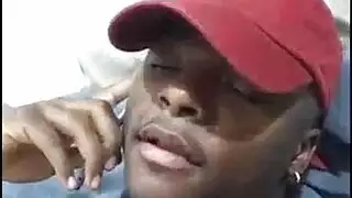 فقحتة بيضة لابسه اصفر