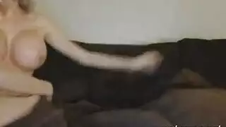 عاهرة شقراء تتعرض للاغتصاب من قبل مجموعة رجال في حفلة جنسية نهارية