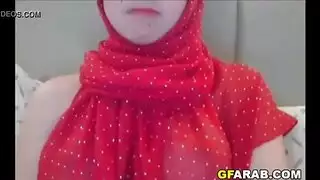 سكس استمناء محجبة: تدليك عميق للكس وهز حلماتها على ويب كام