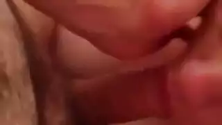 فتاة إنجليزية هاوية تمارس الجنس البري مع مص عميق