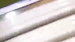 امرأة شقراء مدبوغة تمتص ديك أبيض صلب لرجل أسود ، بينما كانت أمام الكاميرا