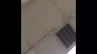 شقراء تصرخ بينما يدمر مؤخرتها قضيب طازج ضخم