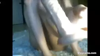 فتاة صغيرة بمؤخرة عملاقة في مشهد شرجي إكس إكس إكس