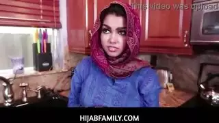 آدا سانشيز تُضرب بقضيب عربي عملاق في مقطع إباحي