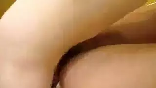 كايلي المراهقة تتعمق في مص قضيب ضخم ثم تتعرض مؤخرتها الضيقة للضرب