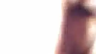 ميلف سمراء كبيرة الصدر تتعرض لضرب قوي في مشهد إباحي