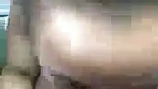 مراهقة شقراء تبلع عميقاً وتتلقى قذفاً على وجهها