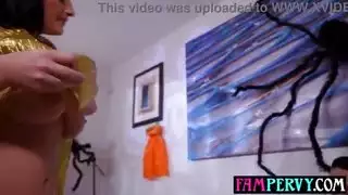 ثلاث أمنيات جنسية: فتاة جنية تتعرض لعلاقة جماعية مع إخوتها