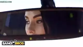 نزوة ربيعية مع امرأة ناضجة إصبع وأنين