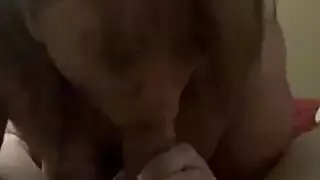 فم جدة الماهر يعمل على قضيب وحشي حتى ذروة فوضوية