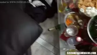 جنس جماعي تلقائي مع مص عميق وتبادل شركاء جنسي