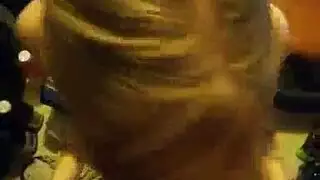 شقراء نردي تقدم جلسة أفلام إباحية للحلق العميق لا تنسى