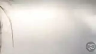 فرخة شابة ممتلئة تتمدد بقضيب هاردكور ضخم